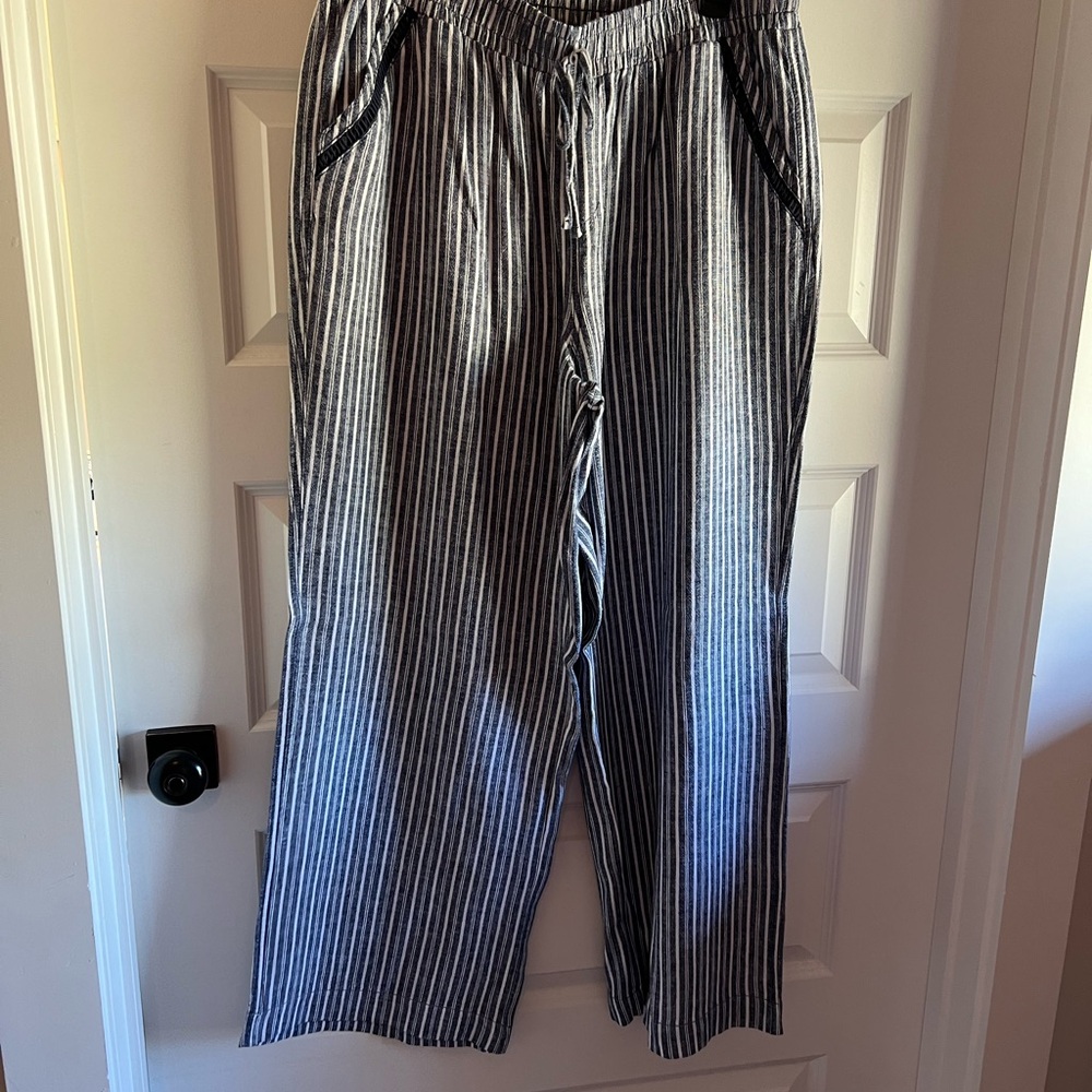 Briggs New York Navy & White Vertical-Stripe pants